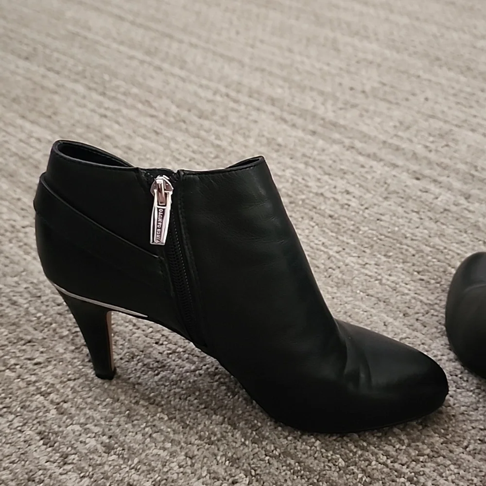 Vince Camuto Vesela Dress Booties Size 7.5